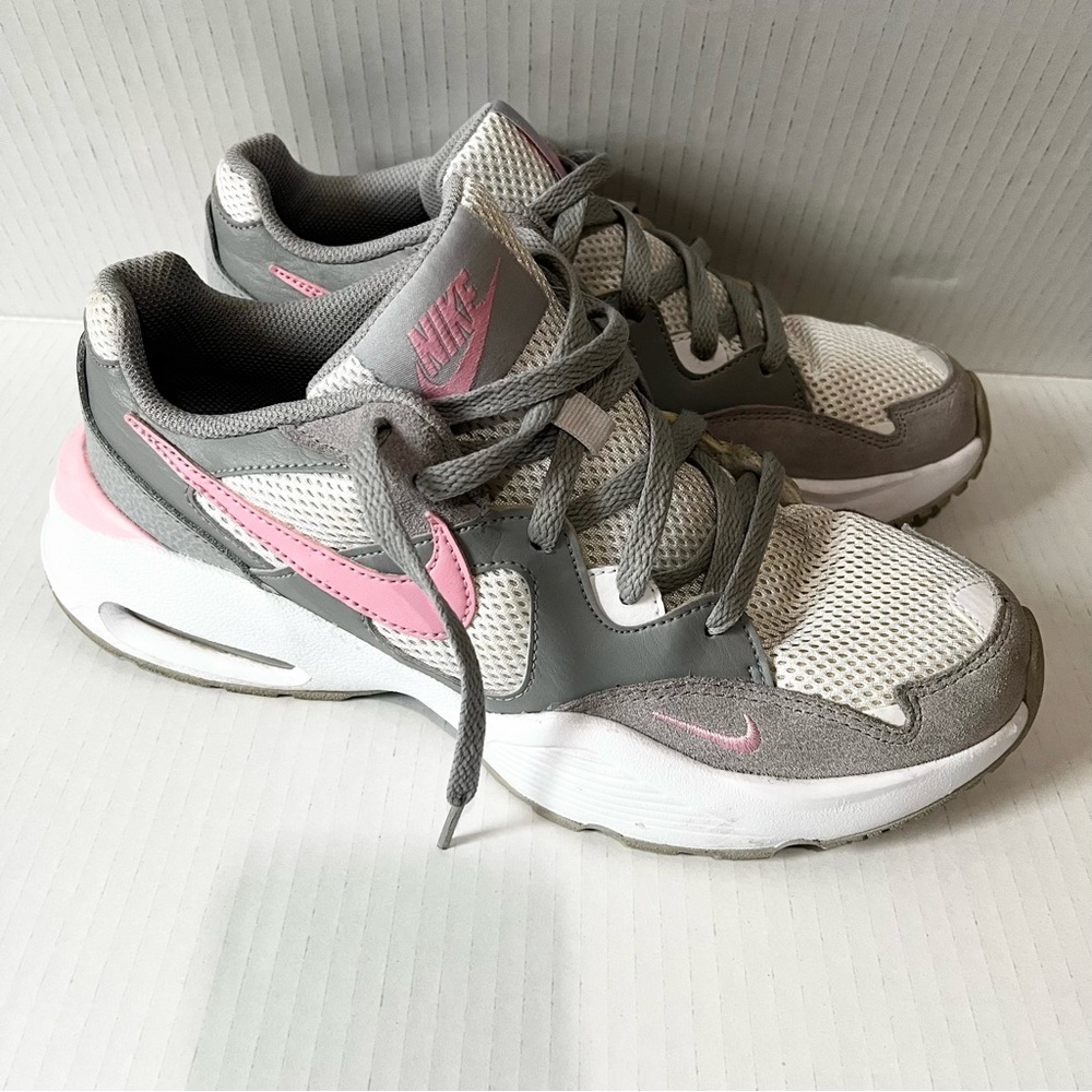 NIKE- Women's Pink and Gray Sneakers Size 7Y